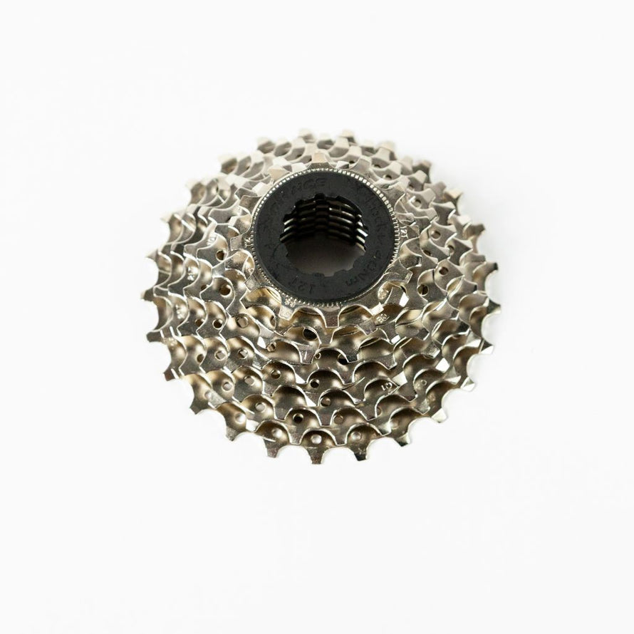 Vue complète de la cassette vélo SunRace 8 vitesses 12-25 dents