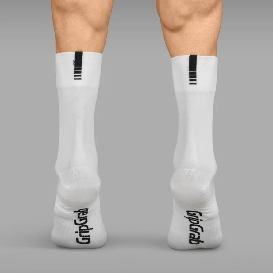 Chaussettes de vélo légères Sl GripGrab blanches, parfaites pour un confort durable et une performance accrue
