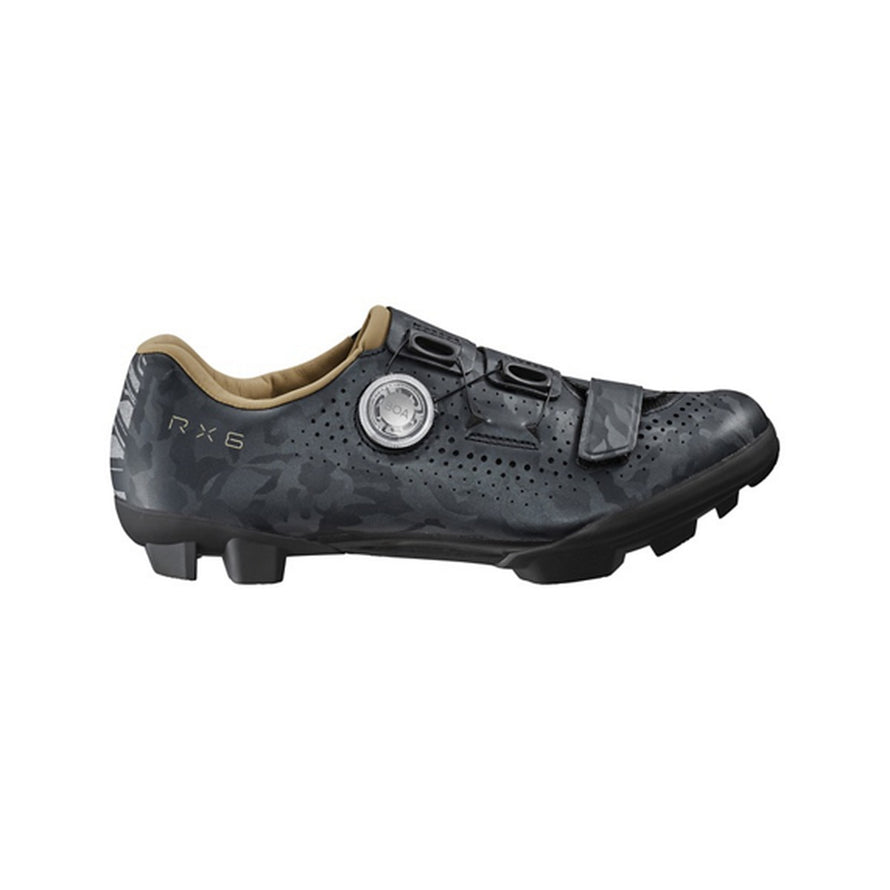 Chaussures gravel femme Shimano SH-RX600 SPD vue profil extérieur avec système de serrage BOA et semelle cramponnée