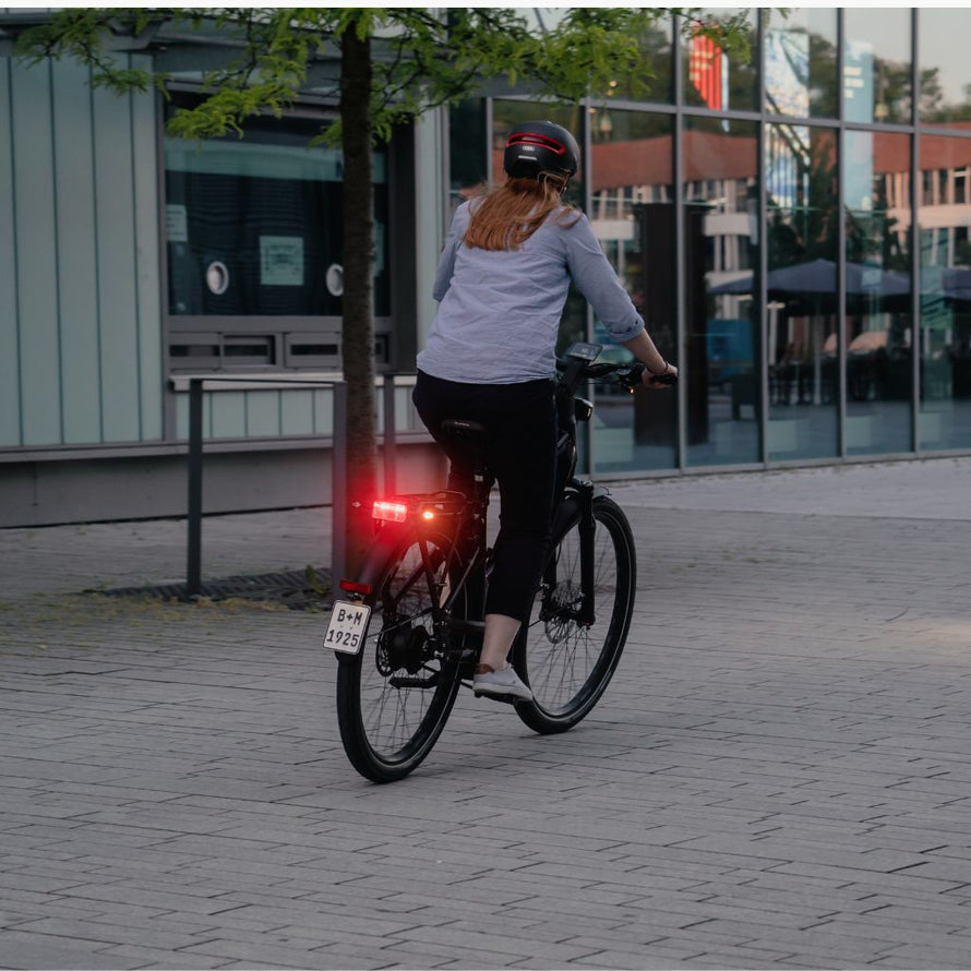 Les clignotants Turntec de Busch & Müller pour vélo électrique offrent une signalisation claire et élégante. Installation simple, sécurité renforcée.