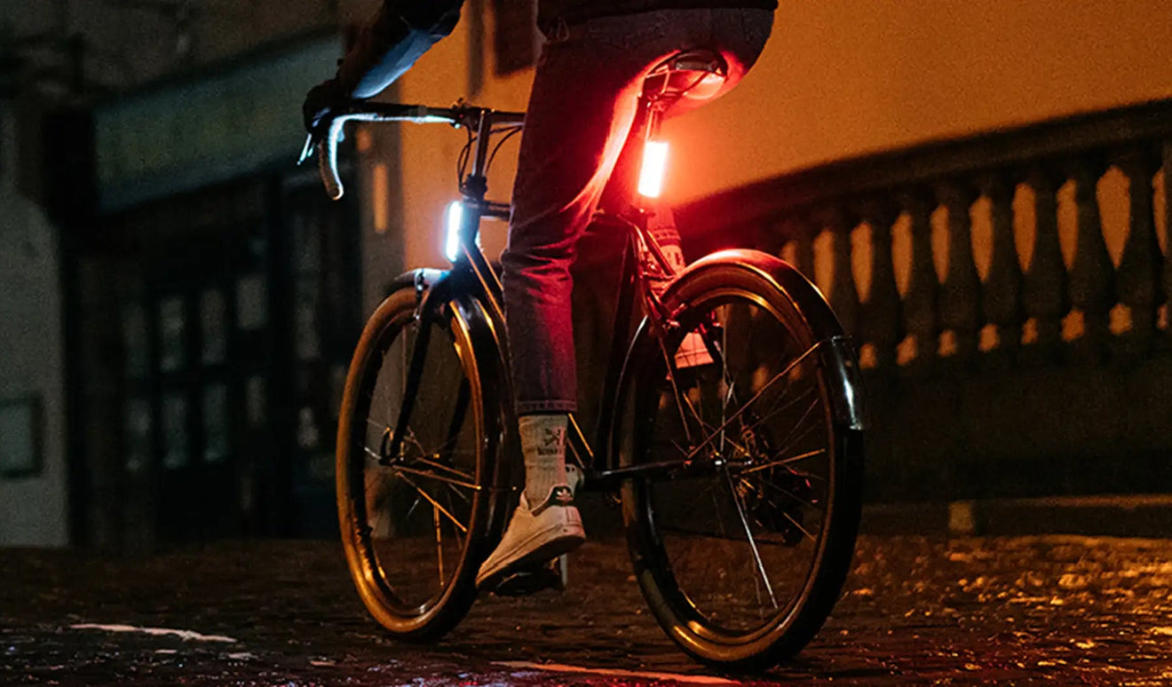 comment bien voir et etre vu a velo conseil eclairage velo lecyclo