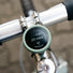 Compteur GPS Bellelli Beeline Velo 2 affichant l'estimation du temps d'arrivée et la distance restante sur guidon