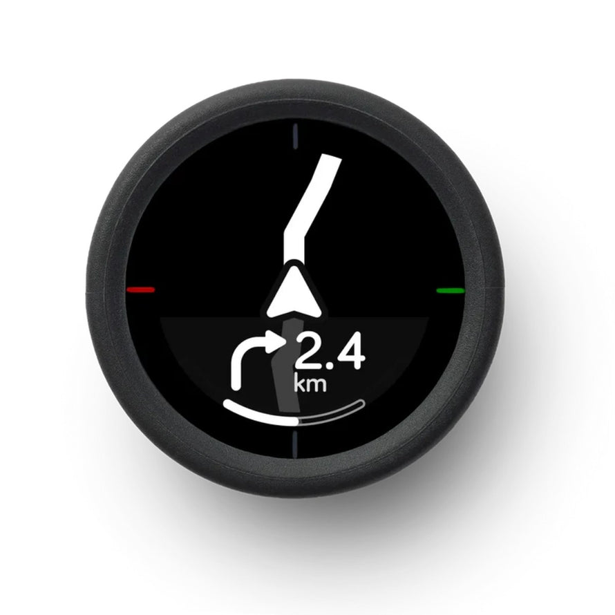 Compteur GPS Bellelli Beeline Velo 2 affichant une indication de virage à 2,4 km pour navigation vélo précise