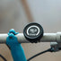 Compteur GPS Bellelli Beeline Velo 2 affichant la vitesse instantanee sur guidon de velo