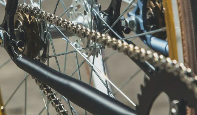 Wie misst und passt man die Kettenlinie an?