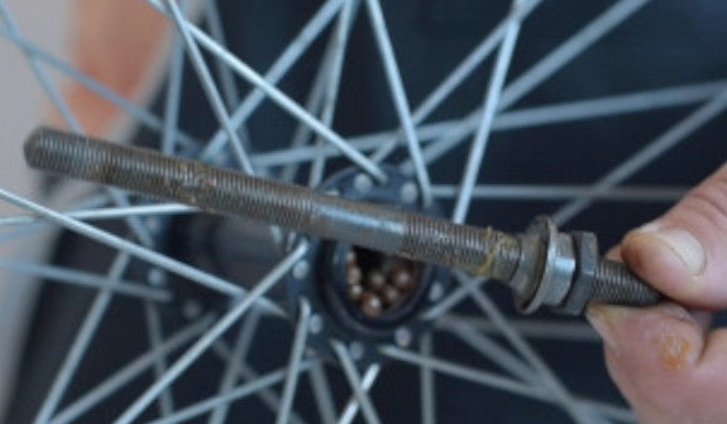 Nettoyage, entretien, réglage d'un moyeu à roulement à billes