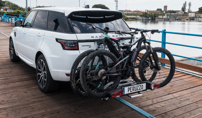 Wie transportiert man ein Fahrrad im Auto?