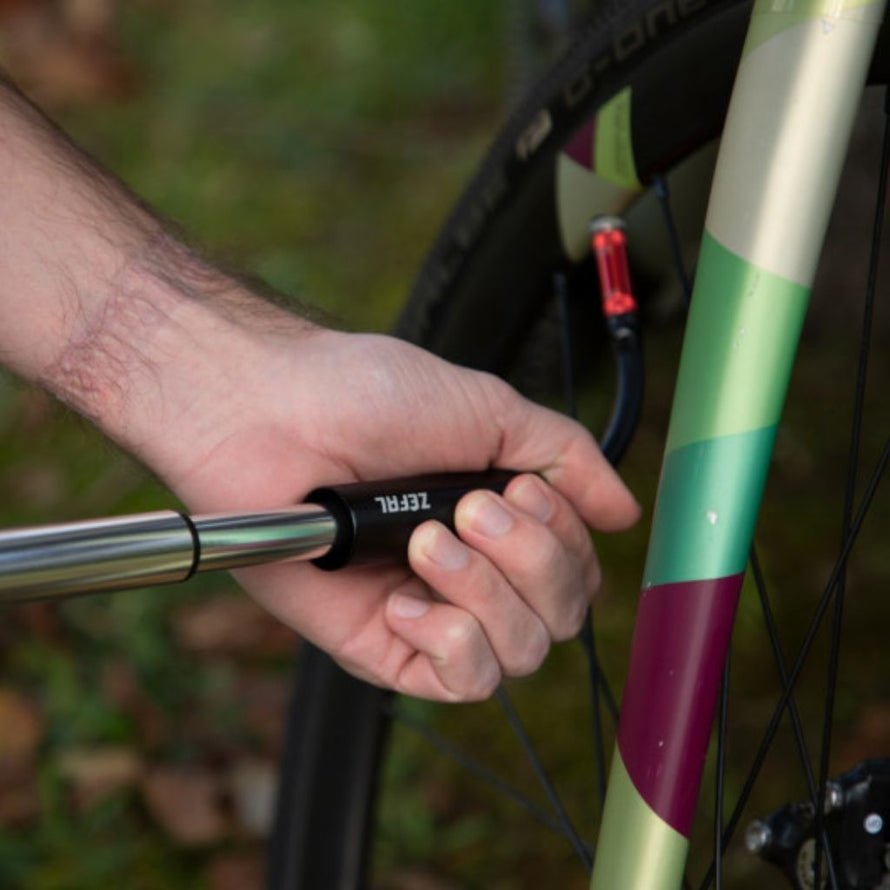 Corps et poignée en aluminium de la mini-pompe Zéfal Gravel Mini