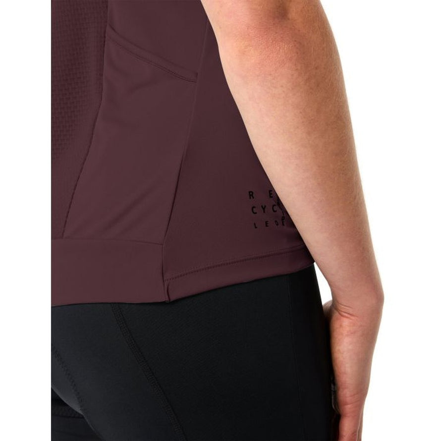 Débardeur vélo femme Vaude Matera bordeaux avec poches, coupe ergonomique et tissu technique pour confort en cyclisme