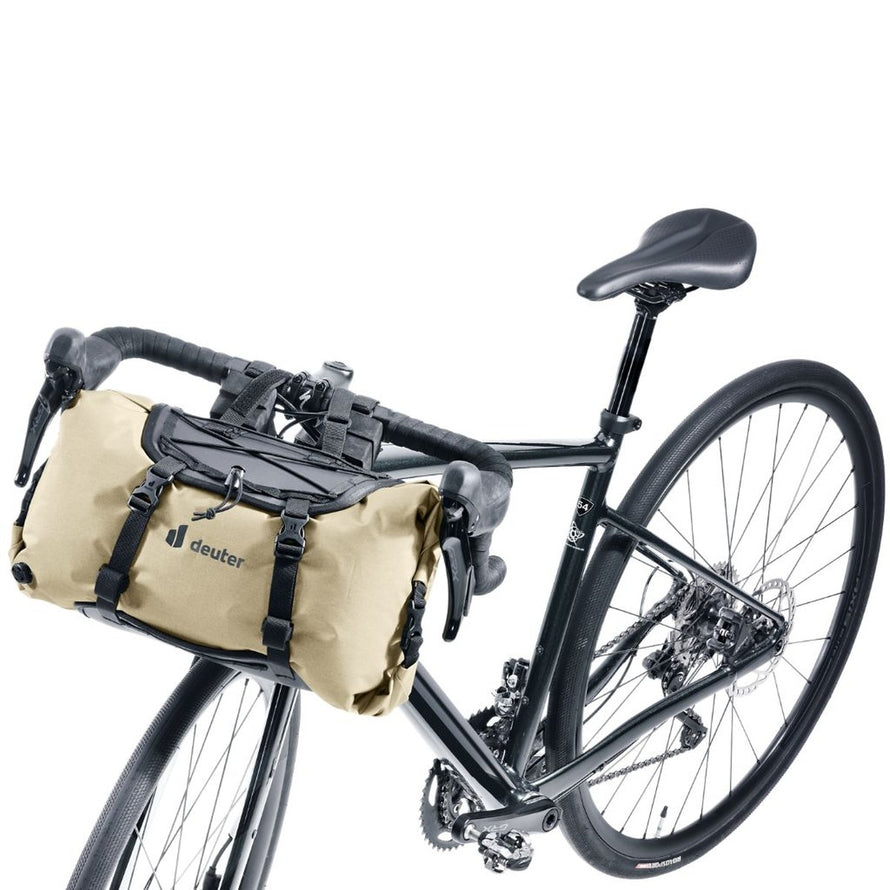 Sacoche de guidon Cabezon 14 Deuter tan pour bikepacking, légère et résistante pour longues sorties à vélo