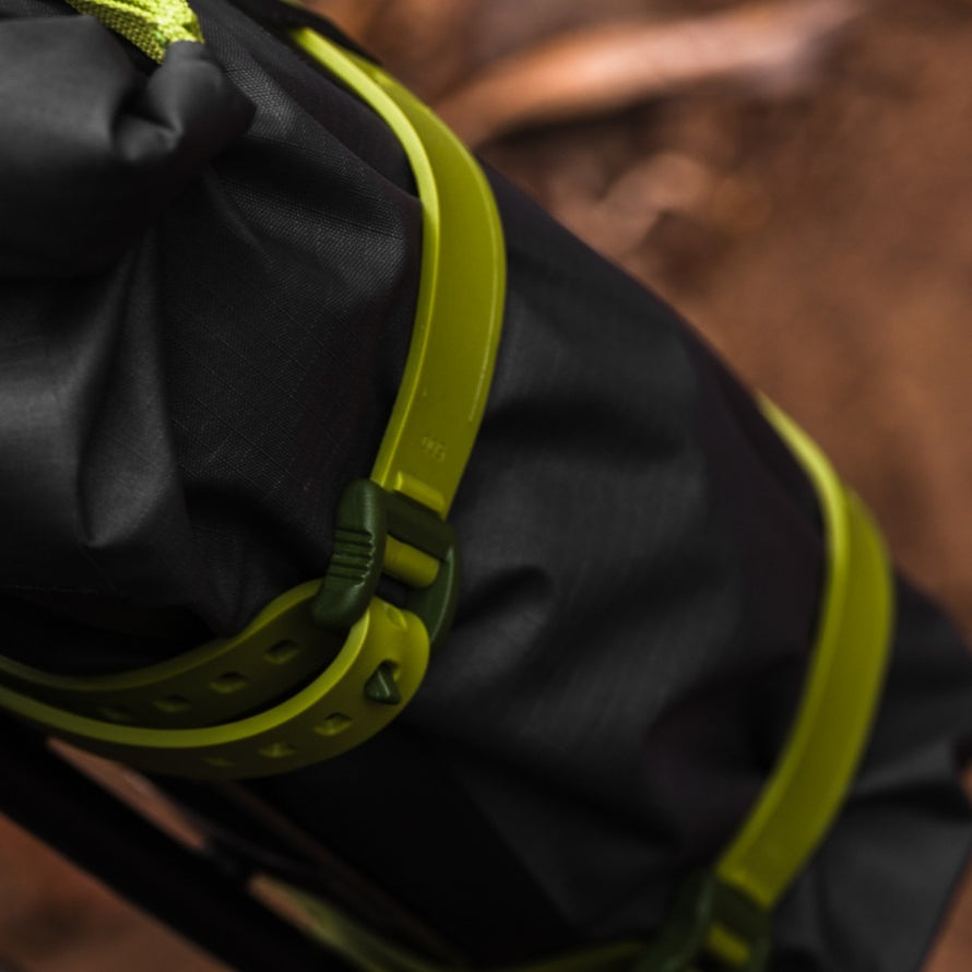 Sac dry bag 5L Old Man Mountain avec fixation robuste pour vélo bikepacking et aventure tout terrain