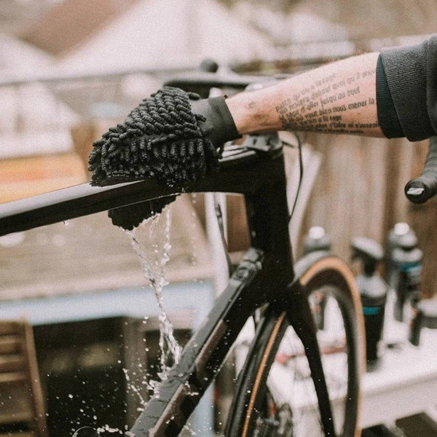 Gant de nettoyage vélo microfibre Dynamic pour un lavage efficace et sans rayures du cadre et composants