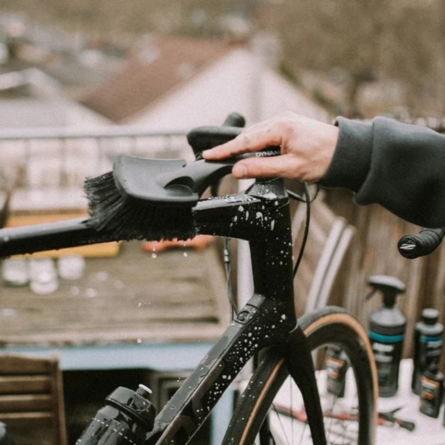 Brosse Dynamic Soft Washing Brush pour un lavage précis et doux du cadre de vélo noir