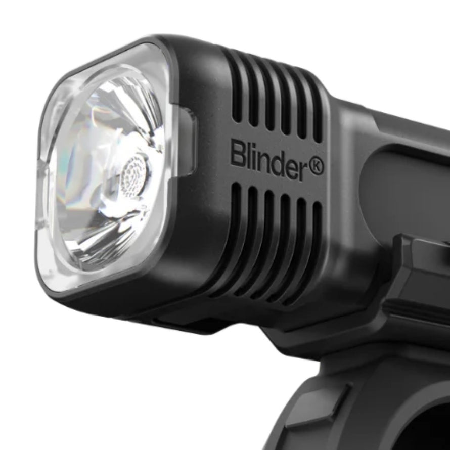 Feu arriere Knog Blinder Pro 400 Plus LED pour velo, compact et robuste pour une securite optimale en conditions urbaines