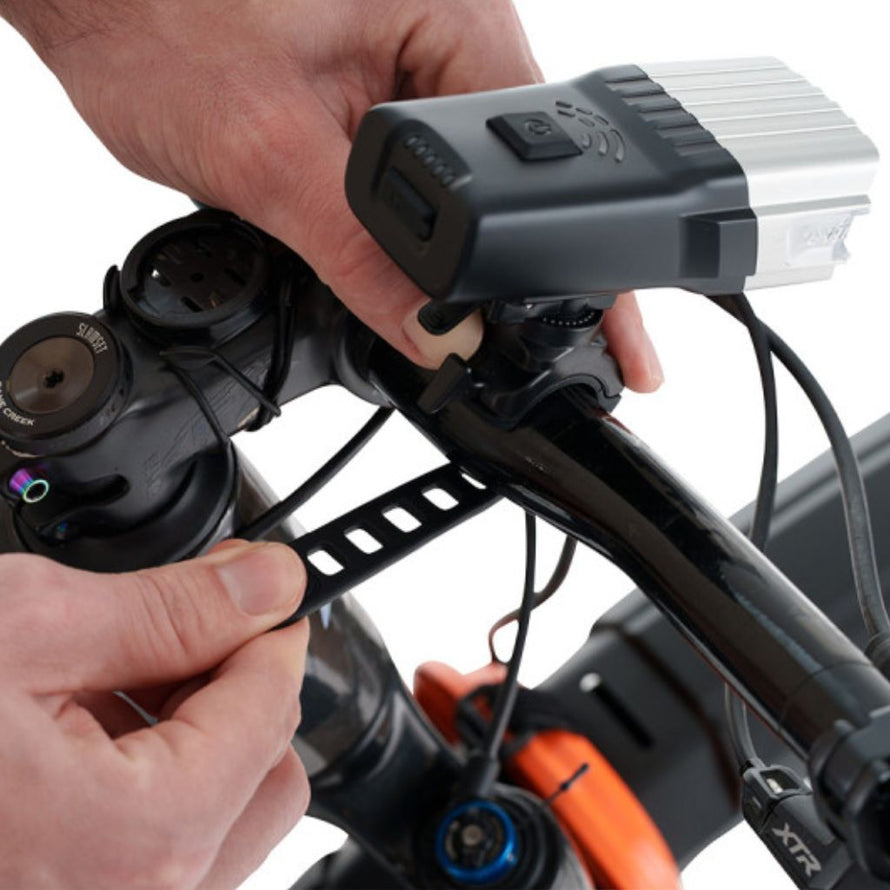 Eclairage avant à poser sur le guidon du vélo Supervision F800 Zéfal