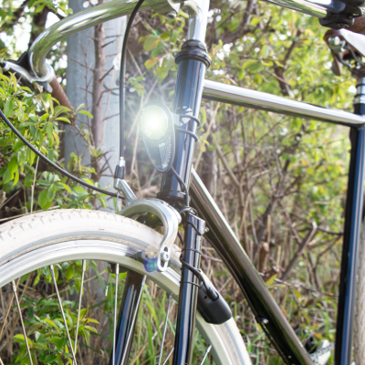 lampe aus fahrradrahmen Reelight Nova Fahrradvorderlampe am Steuerrohr 60 Lumen