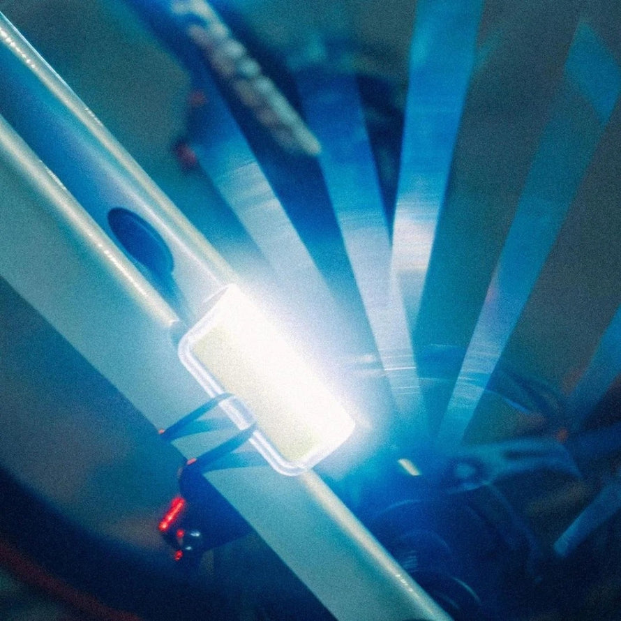 Eclairage avant Knog Cobber Reflex puissant pour velo avec LED blanche haute luminosite