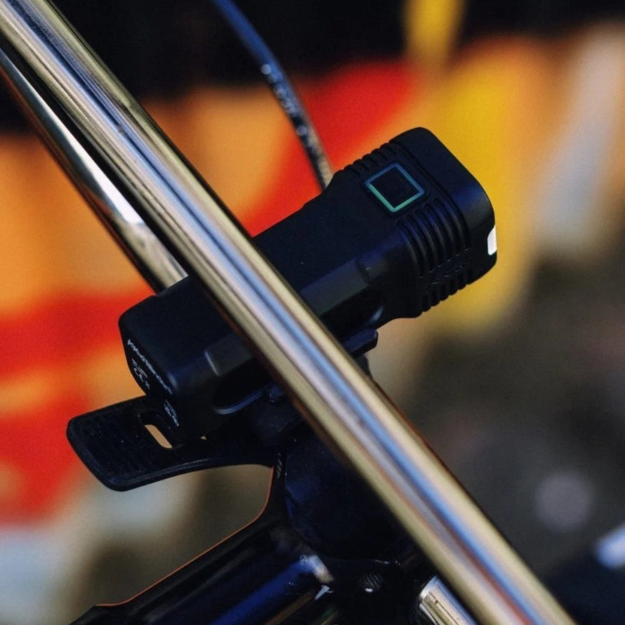 Eclairage velo Knog Blinder Pro 400 Plus arriere compact et lumineux pour une meilleure securite