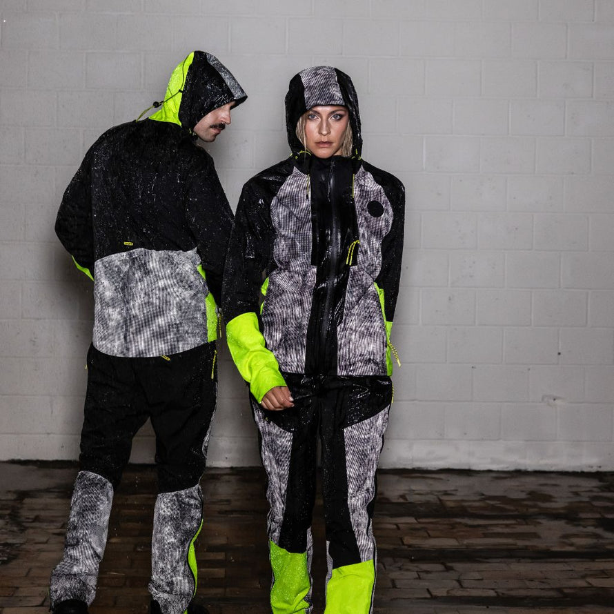 Pantalon vélo Wowow Etna, vêtement étanche et réfléchissant au style sobre et technique, idéal pour circuler confortablement sous la pluie.