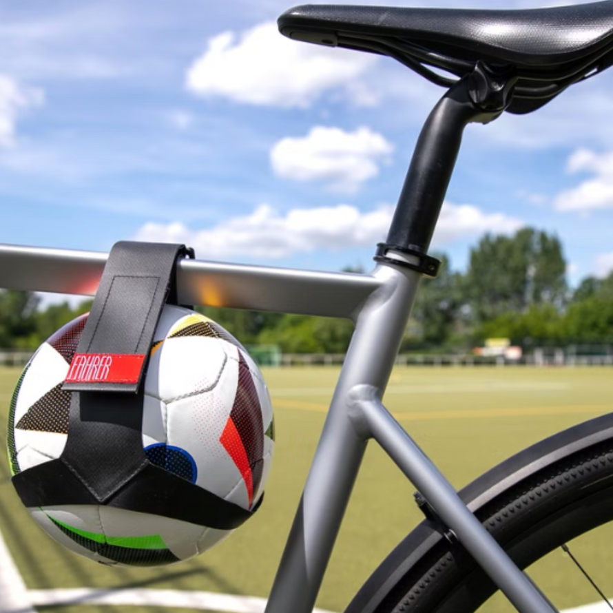 porte-ballon-velo-fahrer-transport-ballon