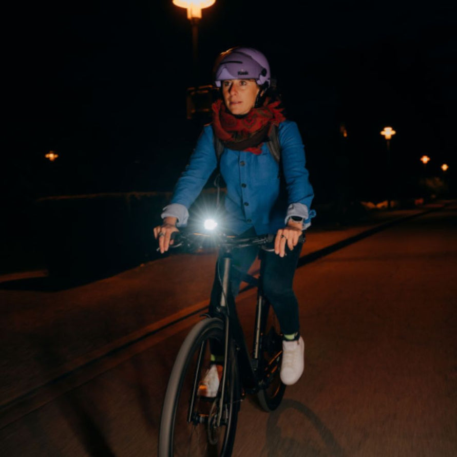 Feu avant de 200 lumens pour vélos en milieu urbain, par Zéfal