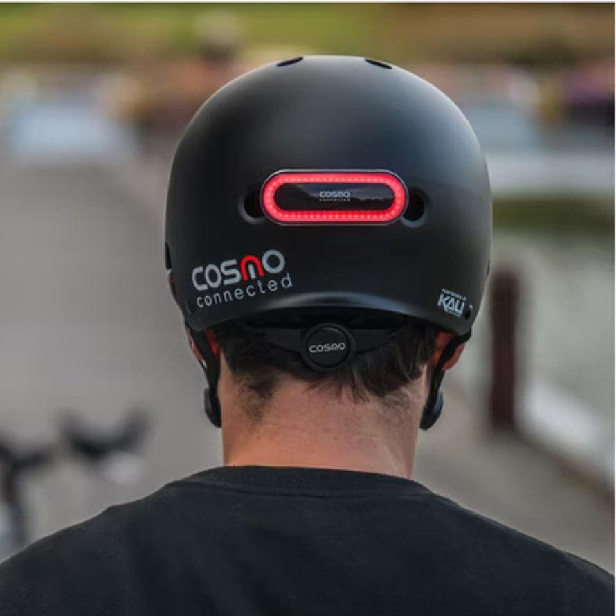 Cosmo Ride Lampe vélo arrière connectée sur casque cycliste 96 LEDs