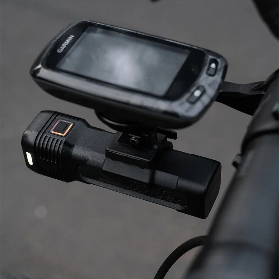 Fixation adaptateur GoPro Knog Blinder sur guidon de vélo pour caméra sportive solide et fiable