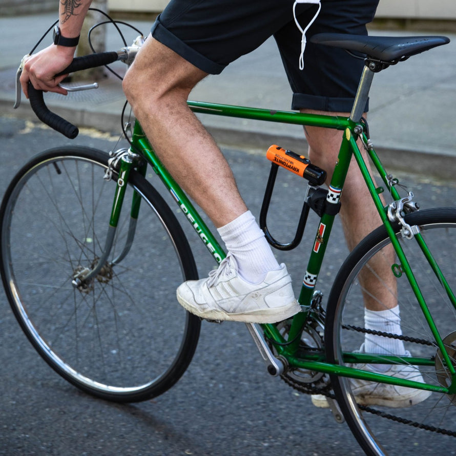 Fixation antivol Transit FlexFrame-U de Kryptonite sécurise efficacement votre vélo urbain contre le vol