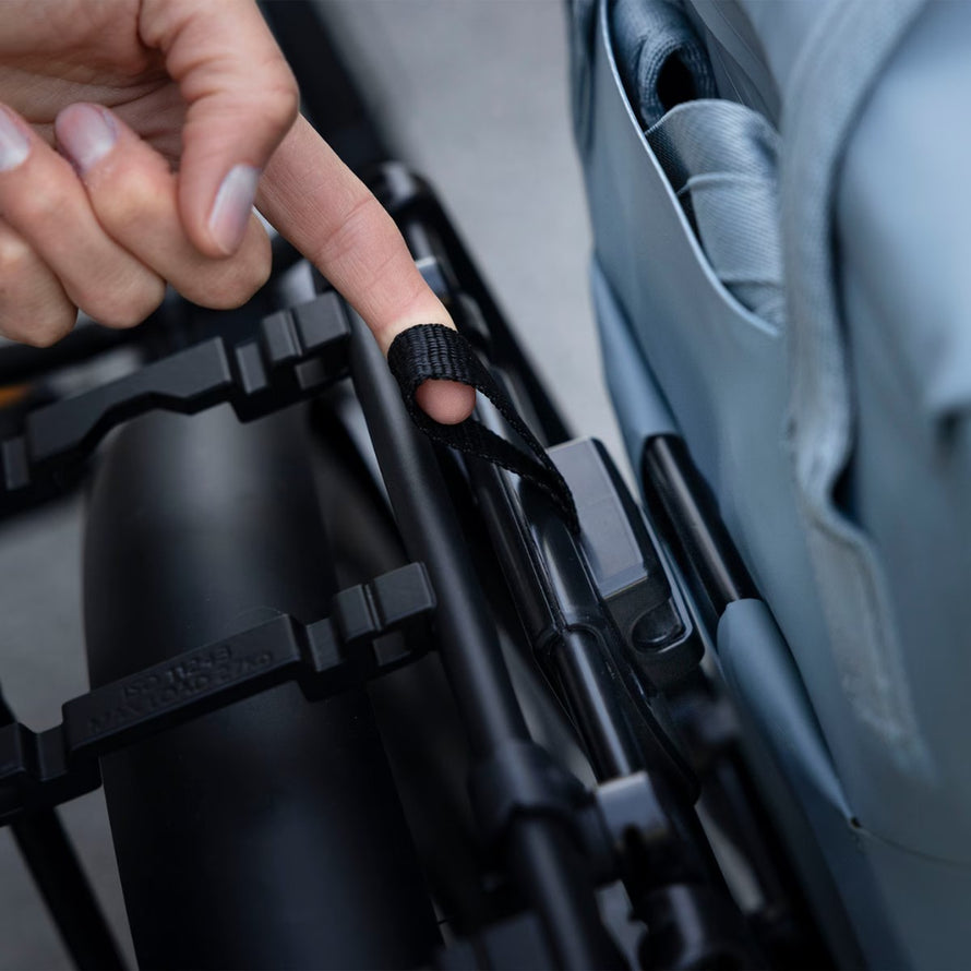 Support latéral Thule InLock pour sacoche vélo compatible porte-bagages Tour Rack, fixation pratique et fiable