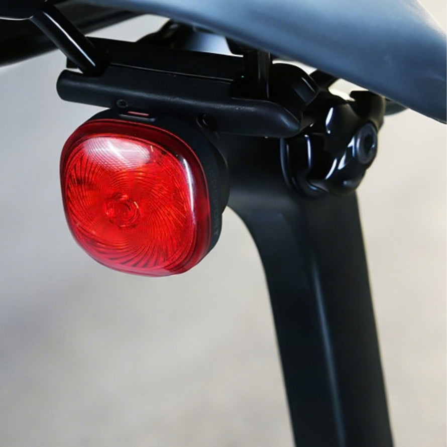 Fixation support lumière arrière vélo igpsport M30S sous selle pour une meilleure visibilité et sécurité