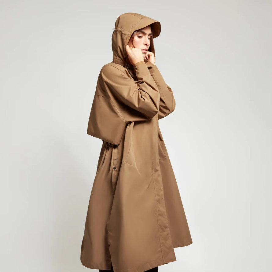 Trench-coat impermeable unisexe Fudoon marron avec capuche ouverte, style moderne et protection contre la pluie