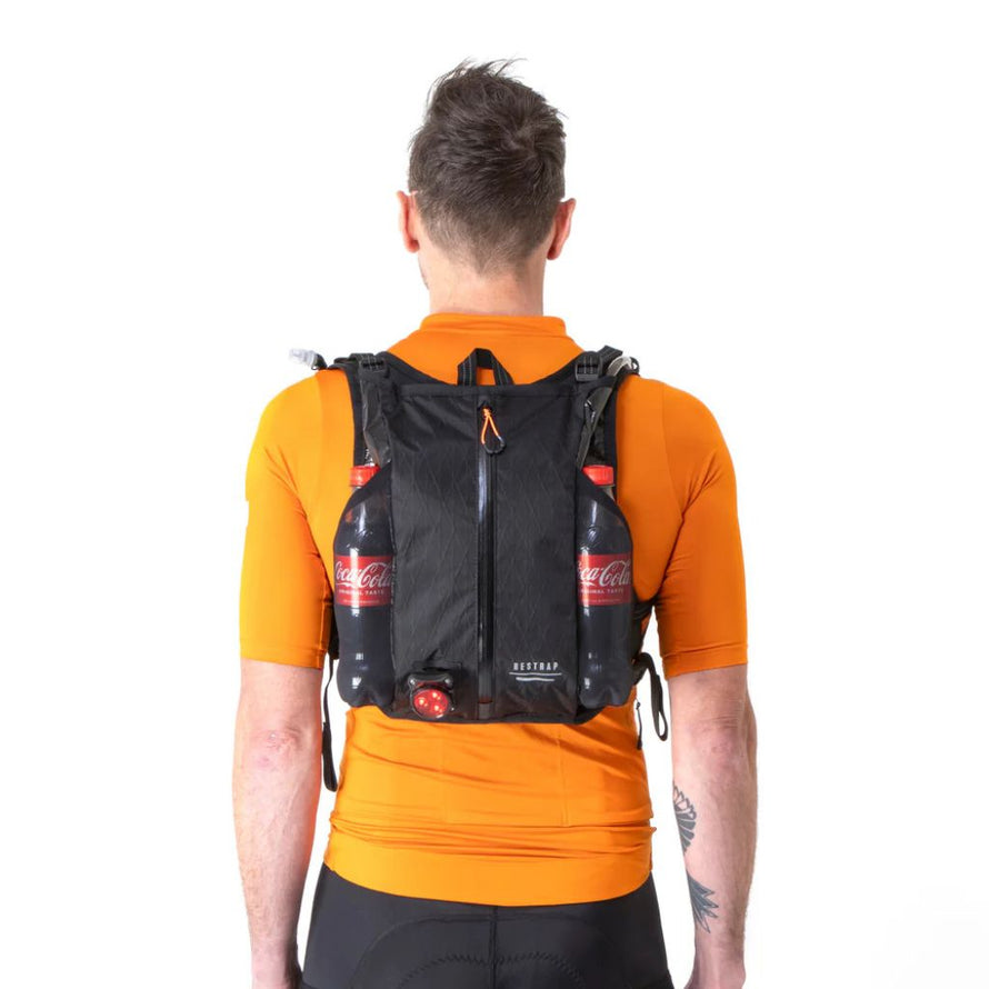 Poche arrière du gilet d’hydratation Restrap avec chargement compact pour longue distance
