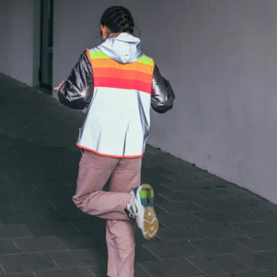 Gilet réfléchissant vélo enfant GoFluo Darkflow fermeture éclair capuche polyester design grey reflective urbain