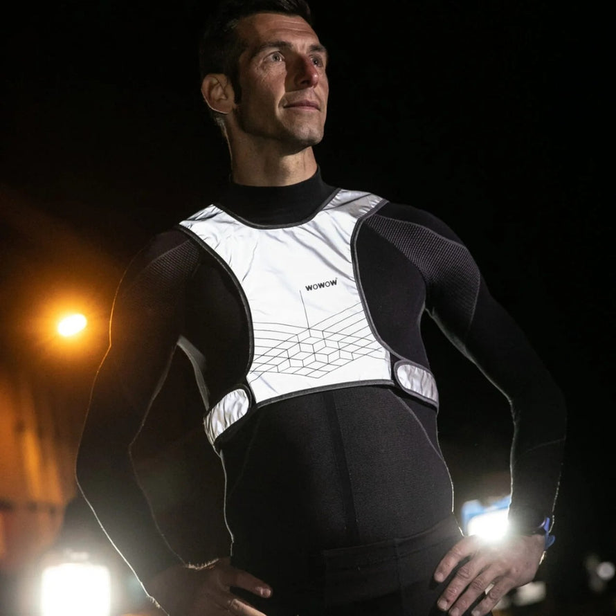 Gilet reflechissant velo Wowow Nova blanc avec motifs geometriques pour une visibilite accrue du cycliste