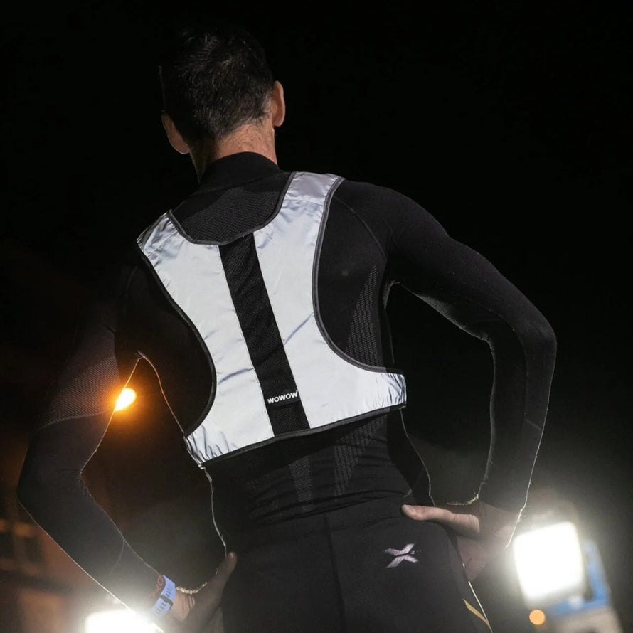 Gilet reflechissant velo Wowow Nova modele argent avec bande noire pour une visibilite maximale la nuit