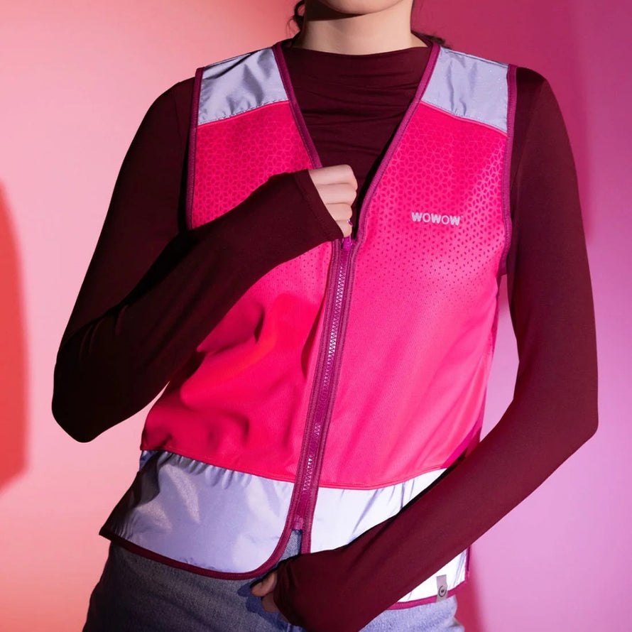 Gilet réfléchissant vélo WOWOW Yara femme en rose foncé pour une visibilité et sécurité améliorées à vélo