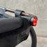 Lampe arriere stop rouge pour remorque velo Globeforyou Maina, ideale pour securiser vos trajets en ville