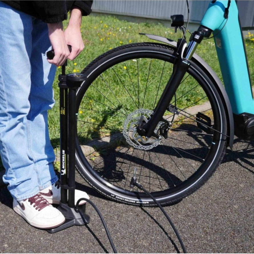 Pompe a pied Michelin Air Tank Tubeless pour velo avec compresseur integré et manometre precise