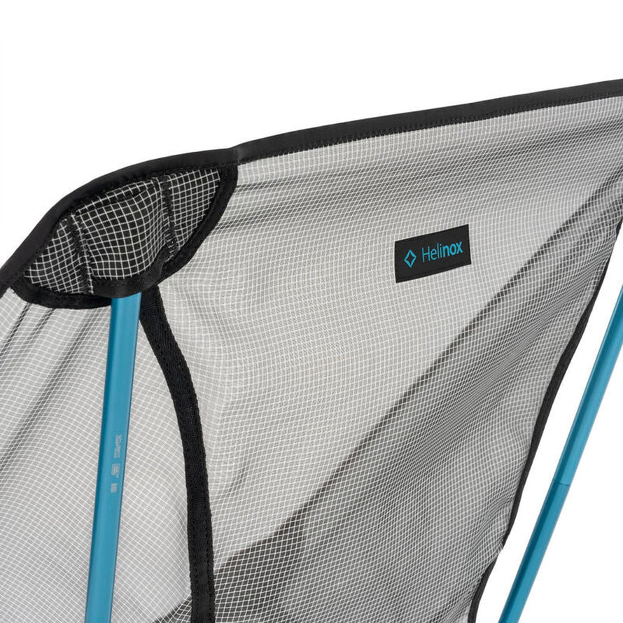 Dossier en mesh respirant de la chaise pliable ultralégère Helinox Chair Zero LT pour confort outdoor vélo