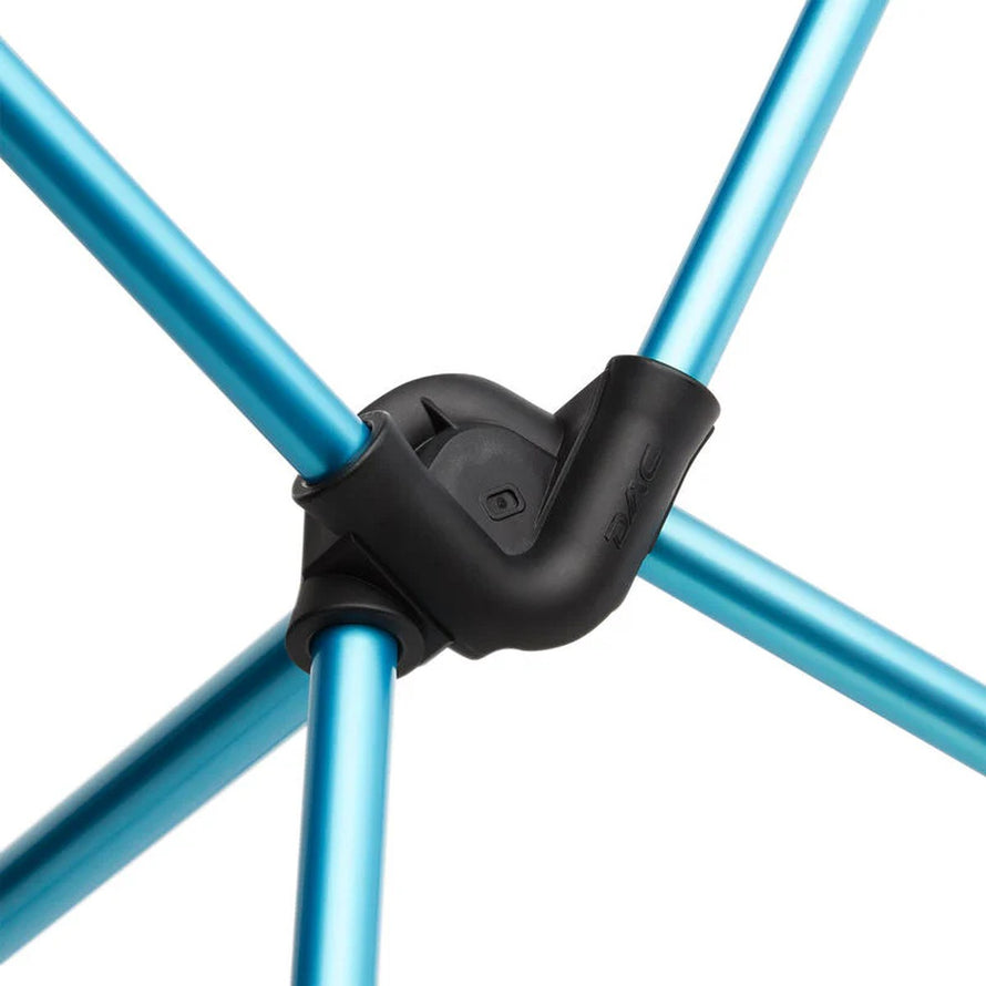 Détail structure légère en aluminium de la chaise Helinox Chair Zero LT, idéale pour vélo et camping
