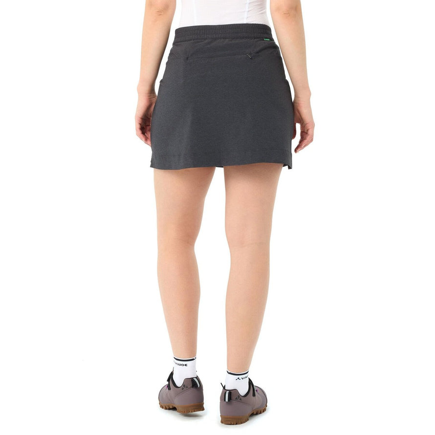 Jupe de velo femme Vaude Adlux Skirt II couleur foncee, ideale pour activites cyclistes et confort au quotidien