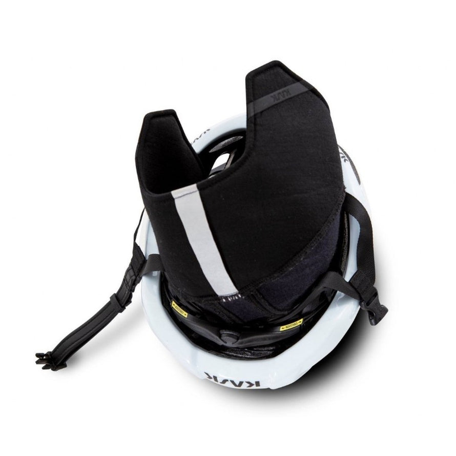 Sous casque laine merinos noir Kask modele pour un maintien thermique efficace sous casque de velo