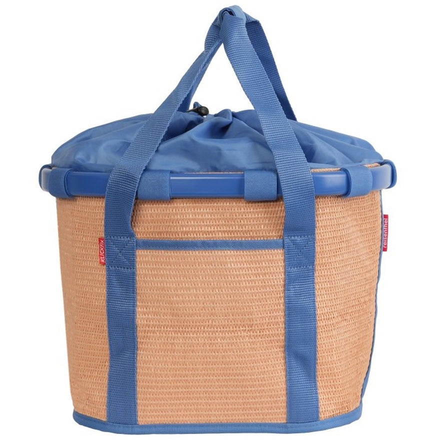 Panier avant vélo Klickfix Bikebasket 15L tressé avec bordure bleue et cordon de fermeture pratique