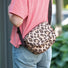 Sacoche guidon Klickfix Reisenthel FunBag 4L beige motif leopard, convertible et pratique pour cyclistes urbains