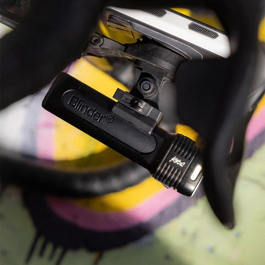 Eclairage avant Knog Blinder Pro 1400 lumens, design compact et lumière intense pour une sécurité accrue à vélo