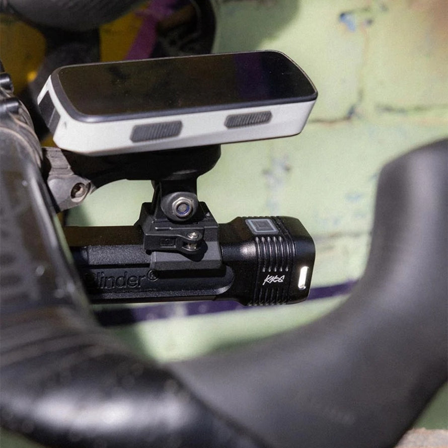 Eclairage avant Knog Blinder Pro 1400 lumens, led puissante pour une visibilité optimale en conditions nocturnes