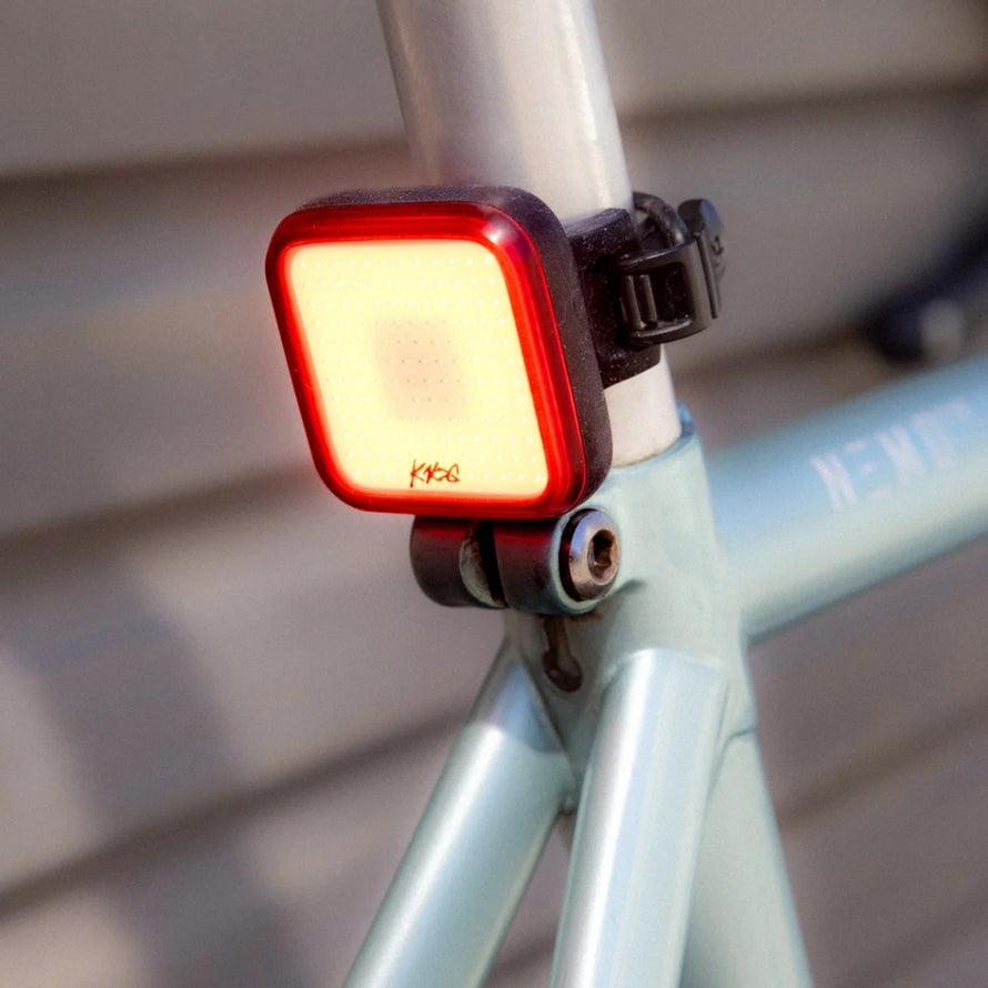 Kit eclairage velo Knog Blinder Pro 1000 avant et Rear Square arriere compact avec recharge usb et leds haute visibilite