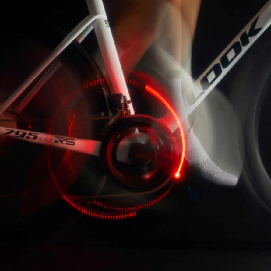 Pédales automatiques Look Keo 2 Max Vision avec LED rouge intégrée pour sécurité et visibilité en conditions nocturnes