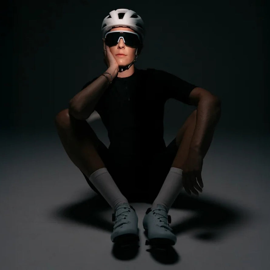 Cycliste portant lunettes velo 2256 Naos Helbo Photochromic avec verres photochromiques adaptatifs