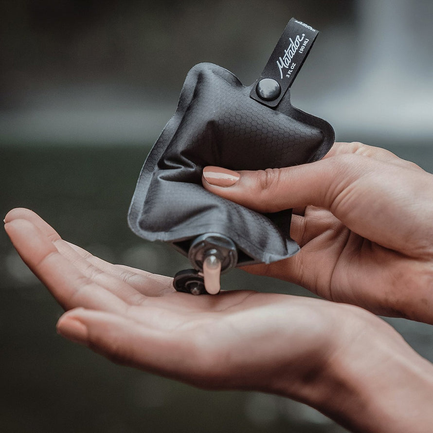 Flacon de toilette Matador FlatPak 90 ml portable et rechargeable, parfait pour sorties vélo et aventures outdoor